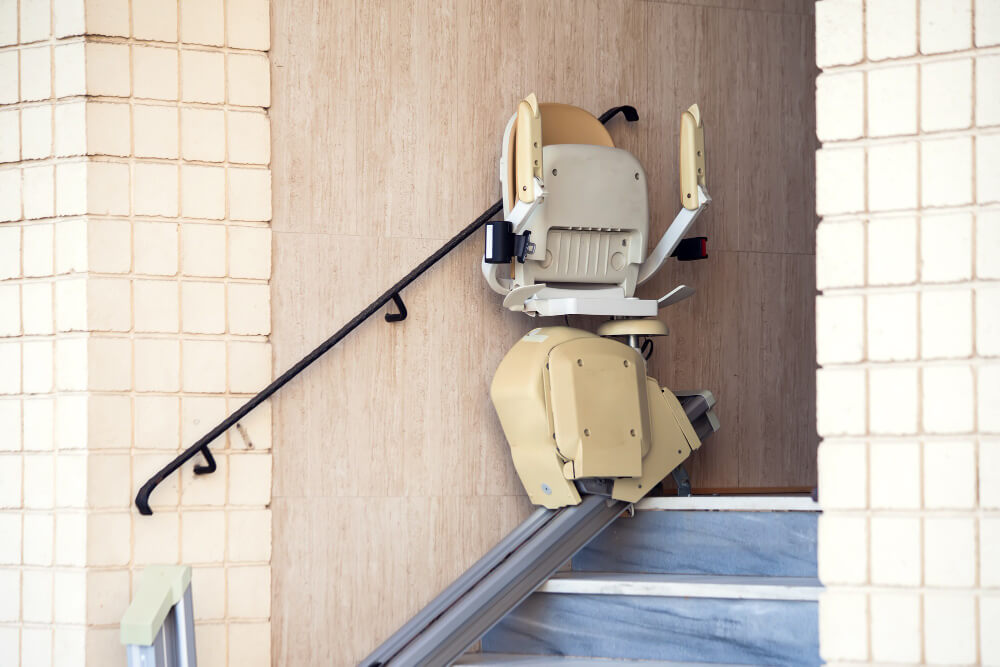 Les avantages de la location d'un monte-escalier électrique